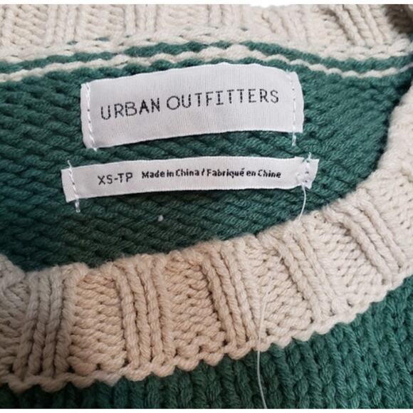 Urban Outfitters Fair Isle Snowflake Sweater NWT Size XS - Picture 8 of 10